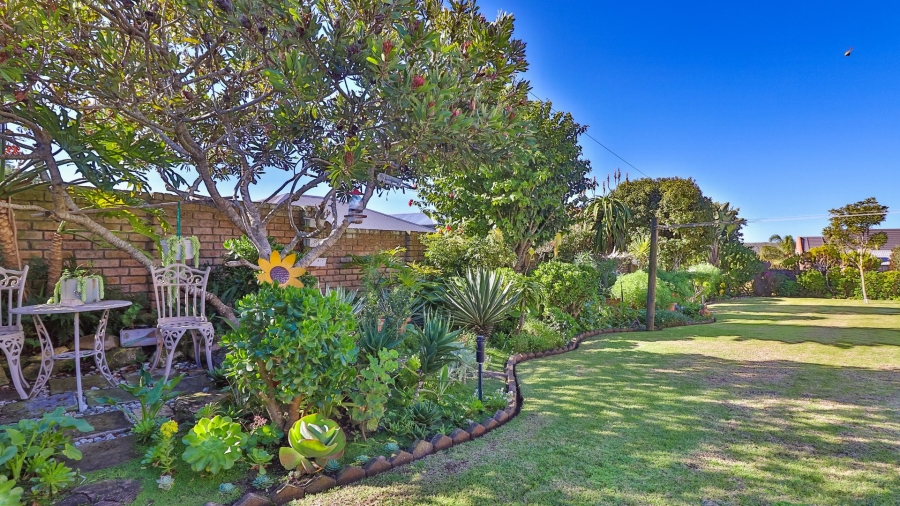 5 Bedroom Property for Sale in Stilbaai Wes Western Cape